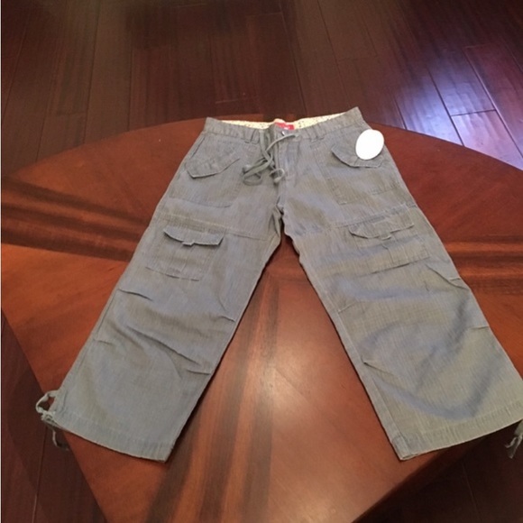 Low Rise Cargo Capris- JR size 7 - Picture 10 of 12